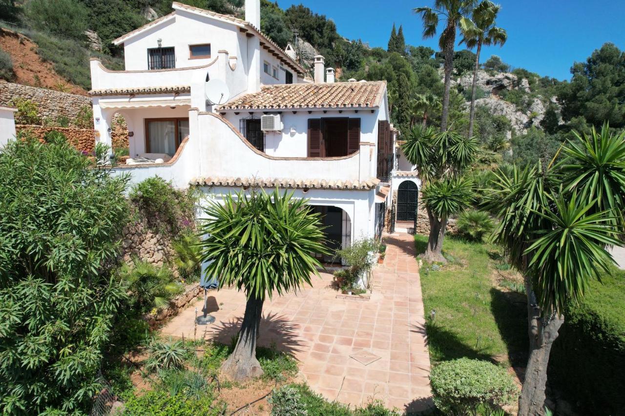 Terraced House In The Mountains With Fantastic View Villa Málaga Buitenkant foto